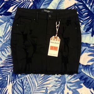 NEW BALCK DENIM SKIRT!